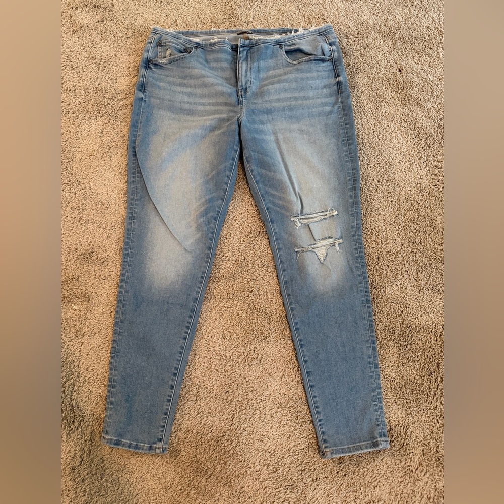American Eagle Outfitters Light Wash Ripped Skinny Jeans